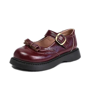 Eleganti scarpe Mary Jane bordeaux lucide per bambine con fiocco e fibbia regolabile