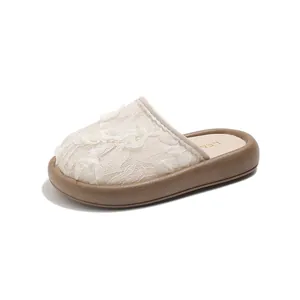 Pantuflas de niña estilo princesa con rosas de encaje y suela gruesa