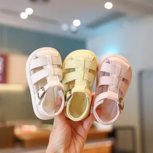 Zachte baby sandalen voor baby's, antislip zomer loopschoentjes in drie verschillende kleuren