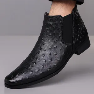 Bottines Chelsea noires pour hommes avec texture d'autruche et bout carré élégant