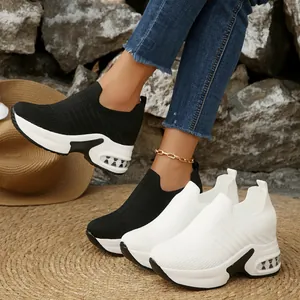 Damen Casual Slip-on Flyknit Sneakers Atmungsaktive Keilabsatz Plateau Schuhe Rund Zehen Bequeme Walking Schuhe Mode Sneakers