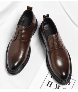Detaillierte Ansicht brauner Leder-Business-Schuhe für Herren im britischen Stil