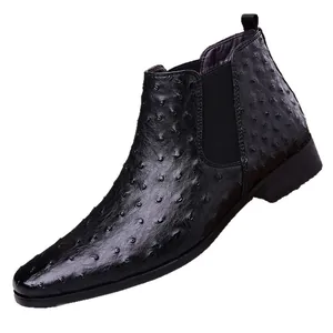 Bottines Chelsea noires pour hommes avec texture peau d'autruche et bout carré élégant