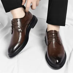 Elegante klassische braune Herren Business Schuhe aus Leder im formellen Look