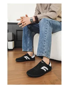 Komfortable schwarze Barfußschuhe für Herren mit breiter Zehenbox und atmungsaktivem Mesh