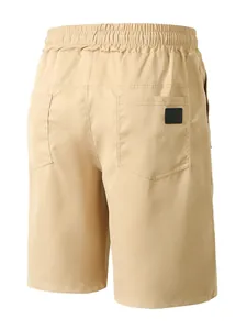 Vue arrière détaillée du short de plage tissé kaki pour homme avec taille élastique
