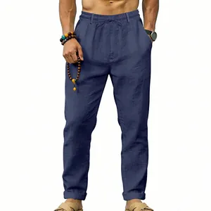 Detailansicht der marineblauen Herren-Leinenhose mit Kordelzug und lockerem, geradem Schnitt.