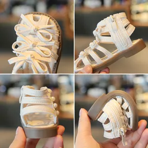 Elegante weiße Baby-Römersandalen mit Schleifendetails und einer flexiblen weichen Sohle
