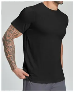 Detail von schwarzem Lyocell-Merinowolle-Mix Sport-T-Shirt für Herren für Fitness