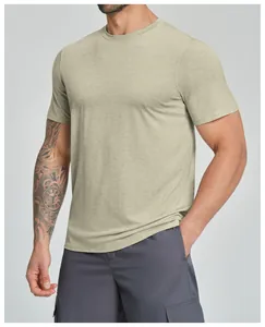 Detailansicht der Textur eines sportlichen Herren-T-Shirts aus Merinowollmischung