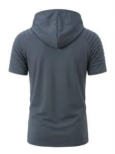 Rückansicht eines dunkelgrauen Herren-Kapuzen-T-Shirts mit gerippten Schulterfalten.