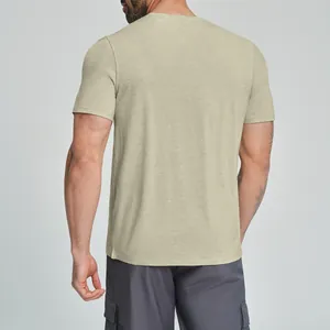 T-shirt sportiva da uomo traspirante in misto Lyocell e lana merino, vista posteriore.