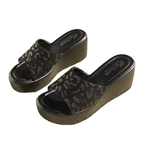 Sandalias de cuña modernas para mujer con estampado de leopardo y plataforma alta