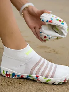 Chaussures d'Eau à Séchage Rapide Hommes Femmes Chaussettes Aquatiques Antidérapantes Pieds Nus Plage Natation Respirantes Outdoor