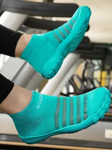 Chaussures d'eau turquoise antidérapantes et légères pour la plage et le sport nautique