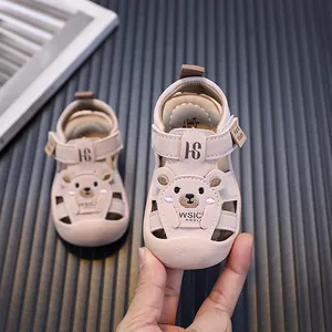 Rosa Kleinkindersandalen mit süßem Bärenmotiv und weicher, schützender Sohle für Kinder
