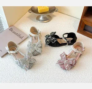 Detailansicht der funkelnden Strass-Schleifen-Prinzessin-Schuhe für Mädchen in Farben