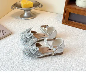 Glitzernde Prinzessinnen-Sandalen für Mädchen mit großer Pailletten-Schleife und Perlen