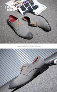 Dettaglio scarpe eleganti uomo in camoscio grigio con decorazioni brogue e lacci marroni