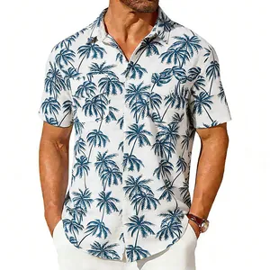 Gros plan d'une chemise décontractée pour hommes à texture de lin et motif de palmiers