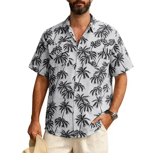 Vue détaillée d'une chemise pour homme à manches courtes avec imprimé palmier noir