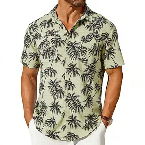Gros plan d'une chemise hawaïenne pour hommes avec imprimé palmier et poches poitrine