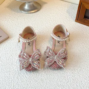 Rosa Prinzessinnenschuhe für Mädchen mit glitzernder Schmetterlingsschleife und Perlenband