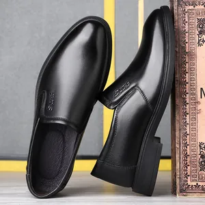 Κομψά ανδρικά μαύρα δερμάτινα παπούτσια slip-on βρετανικού στιλ για επαγγελματικές εμφανίσεις