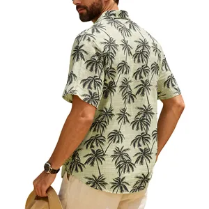 Vue arrière d'une chemise pour hommes aspect lin avec imprimé de cocotiers tropicaux