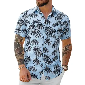 Chemise hawaïenne tropicale à manches courtes pour homme avec imprimé palmier et poches.