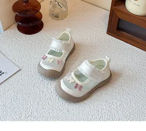 Süße Mädchen-Sommersandalen aus Mesh mit gestickten Schleifen und Rüschen-Klettverschluss