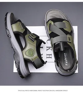 Detailansicht der olivgrünen Outdoor-Sandalen für Herren mit atmungsaktivem Mesh.