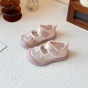 Süße rosa Kleinkind Mädchen Mesh Turnschuhe mit bestickten Schleifen und Rüschen