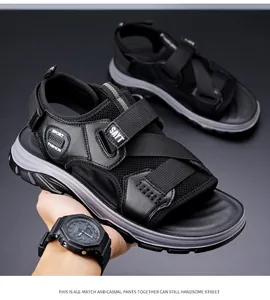 Detailansicht schwarzer Outdoor-Sandalen für Herren mit atmungsaktivem Mesh