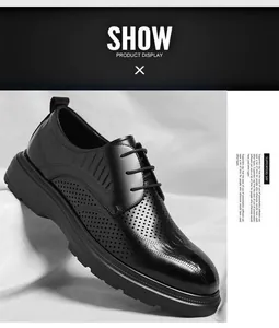 Vista lateral detallada de zapatos de vestir de cuero negro transpirable con perforaciones