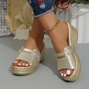 Ciabatte da Donna con Zeppa e Plateau Motivo Coccodrillo in Pelle PU Goffrata Sandali a Punta Rotonda Moda Estiva Tacco