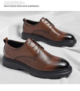 Primer plano de zapatos brogue de cuero marrón premium para hombre con punta negra degradada
