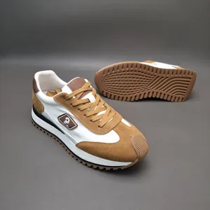 Baskets élégantes pour hommes en patchwork de daim marron et cuir blanc de qualité