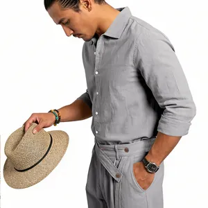 Detailansicht graues Leinen-Set für Herren mit langärmeligem Hemd und Hose