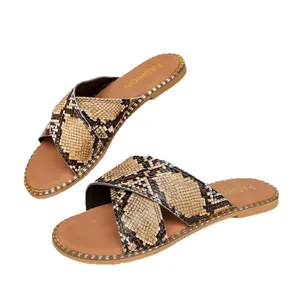 Elegante flache Damen-Sandalen mit Schlangenmuster, Strassrand und offenem Zehendesign