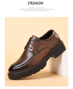 Detail van bruine herenschoenen met gaatjespatroon en 8cm dikke zool voor bruiloften