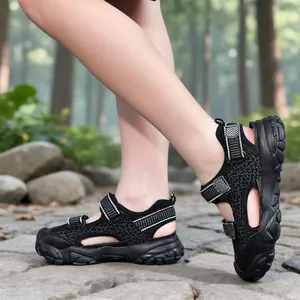 Schwarze Outdoor-Sport-Sandalen für Kinder mit geschlossener Zehenpartie und Gummisohle