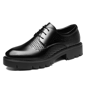 Chaussures de ville perforées noires pour hommes avec semelles compensées très épaisses