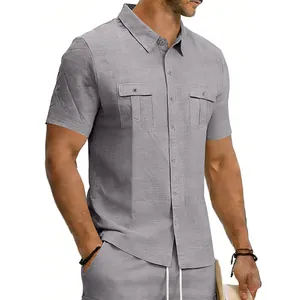 Vue détaillée d'une chemise grise en lin à manches courtes avec col à revers et poches