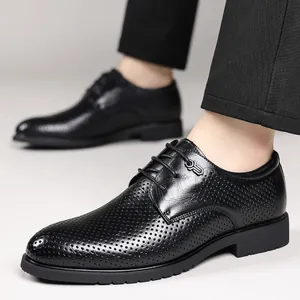 Eleganti scarpe da uomo in pelle nera stringate con design traforato per ufficio e tempo
