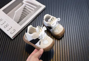 Scarpe primi passi morbide per neonati con simpatico motivo panda e chiusura velcro