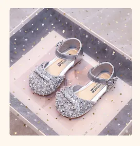 Chaussures Mary Jane argentées de princesse pour filles avec strass et perles.