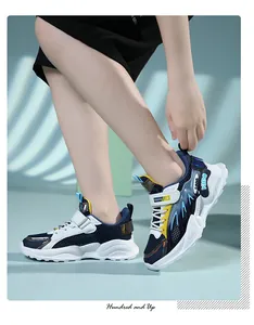 Zapatillas elegantes de malla transpirable para niños, ideales para el verano.