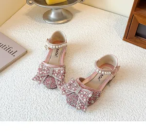 Elegante rosa Prinzessinnenschuhe für Mädchen mit Glitzerschleifen und Perlen