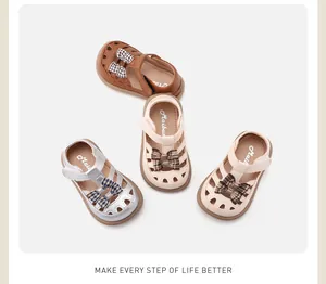 Detaillierte Darstellung der Sommer-Sandalen mit Schleife für Kleinkinder